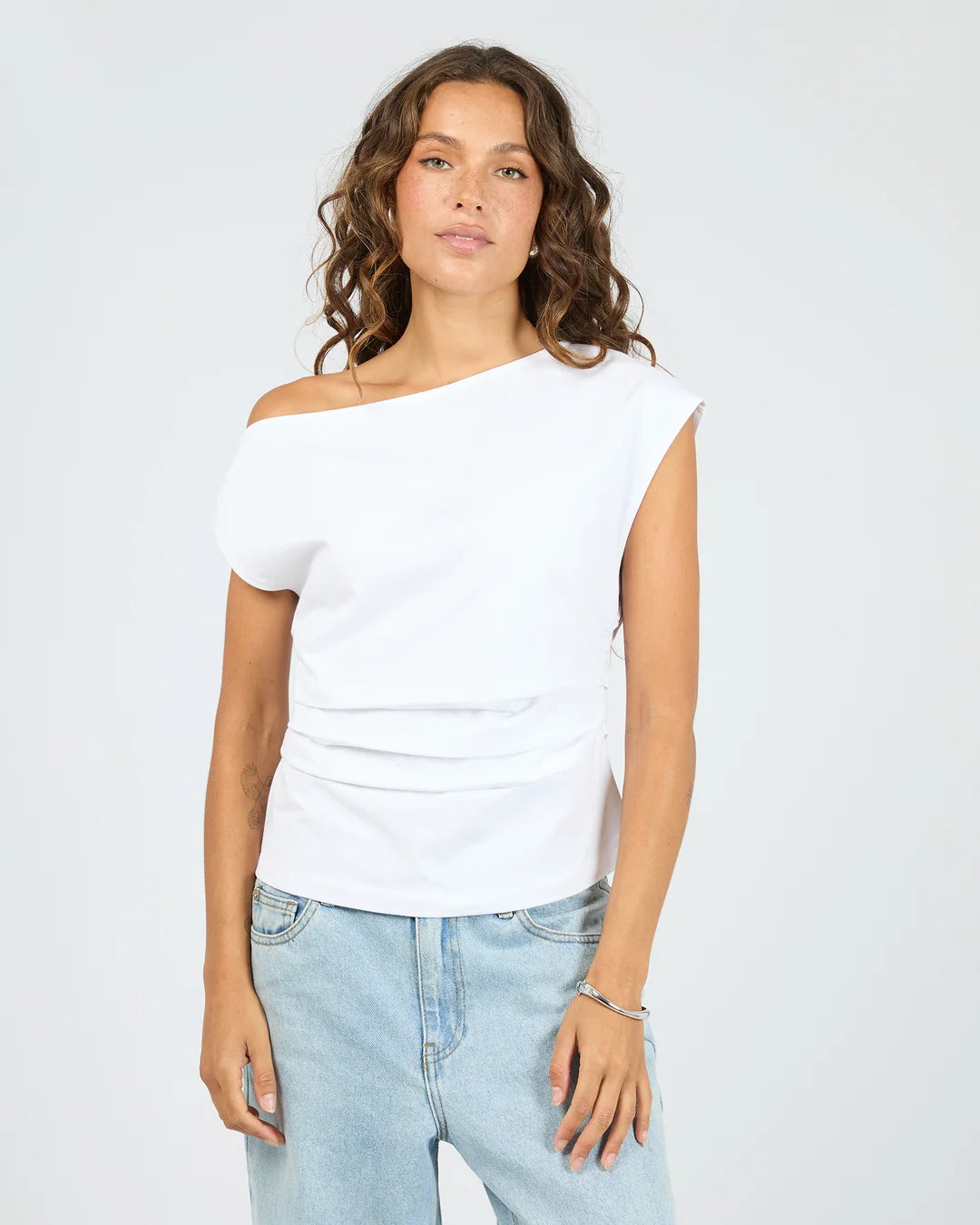 SILENT THEORY SOHO OFF SHOULDER TEE - WHITE