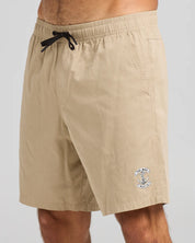 THE MAD HUEYS SKULL ANCHOR 18 INCH VOLLEY SHORT MEN’S SURF SHORTS TAUPE