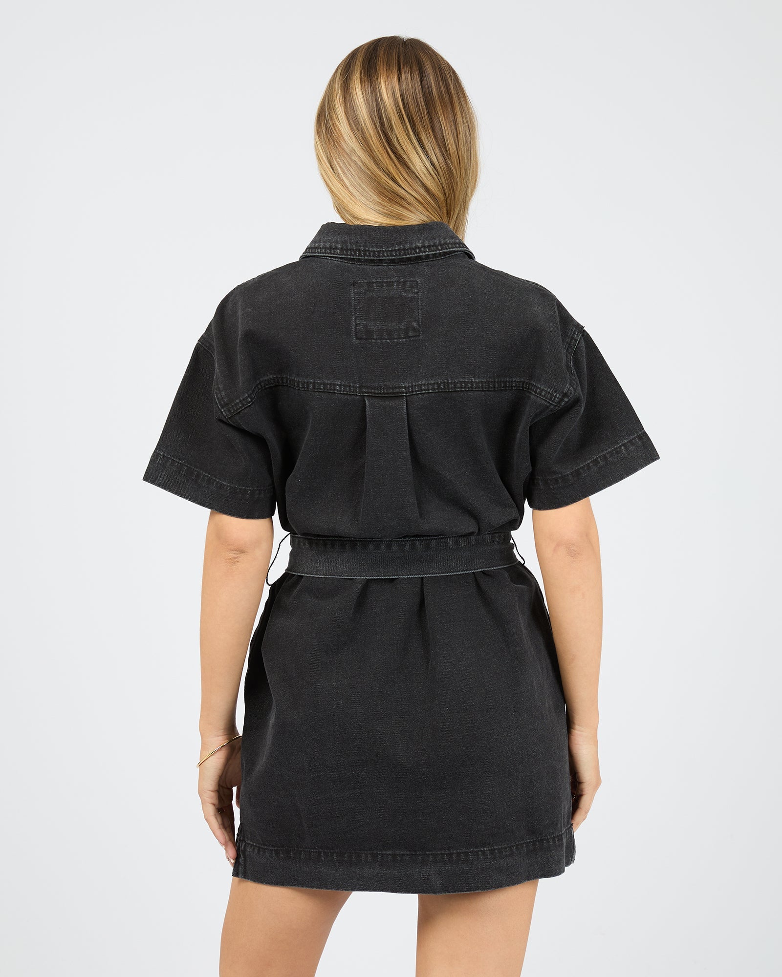 ALL ABOUT EVE SUNNY DENIM DRESS WASHED BLACK WOMENS CASUAL DENIM DRESS