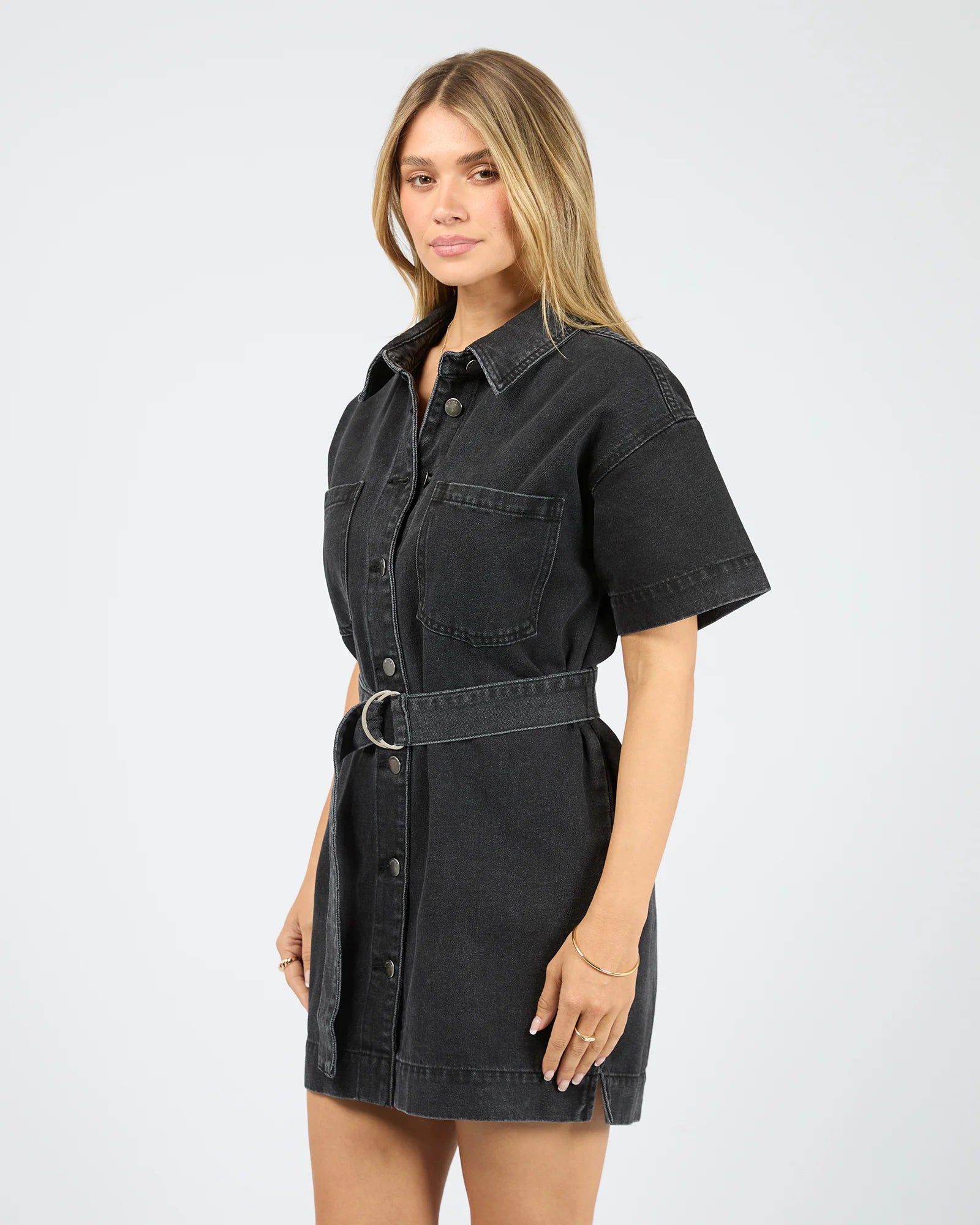 ALL ABOUT EVE SUNNY DENIM DRESS WASHED BLACK WOMENS CASUAL DENIM DRESS