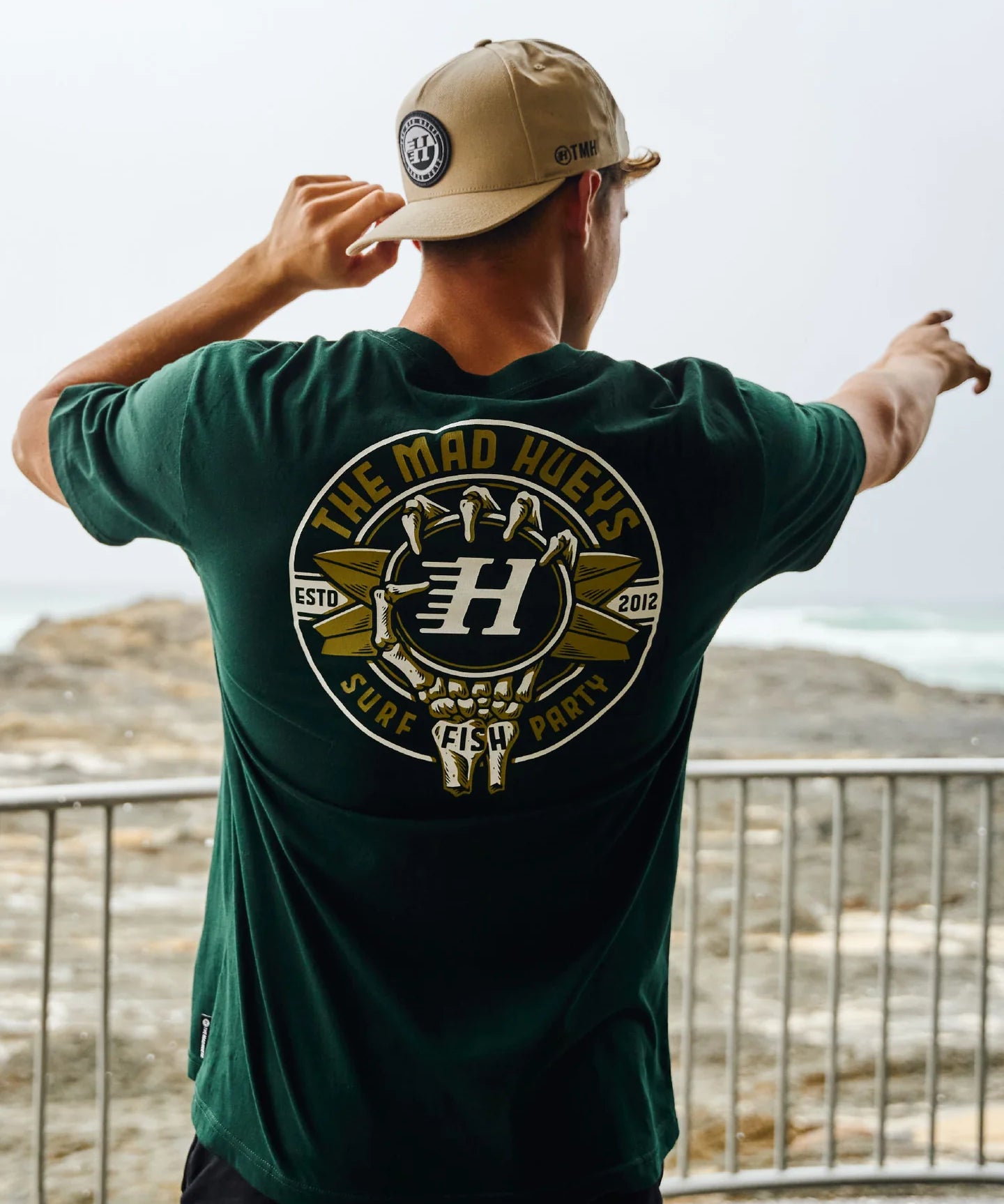 surf-hueys-ss-tee-pine-green.webp
