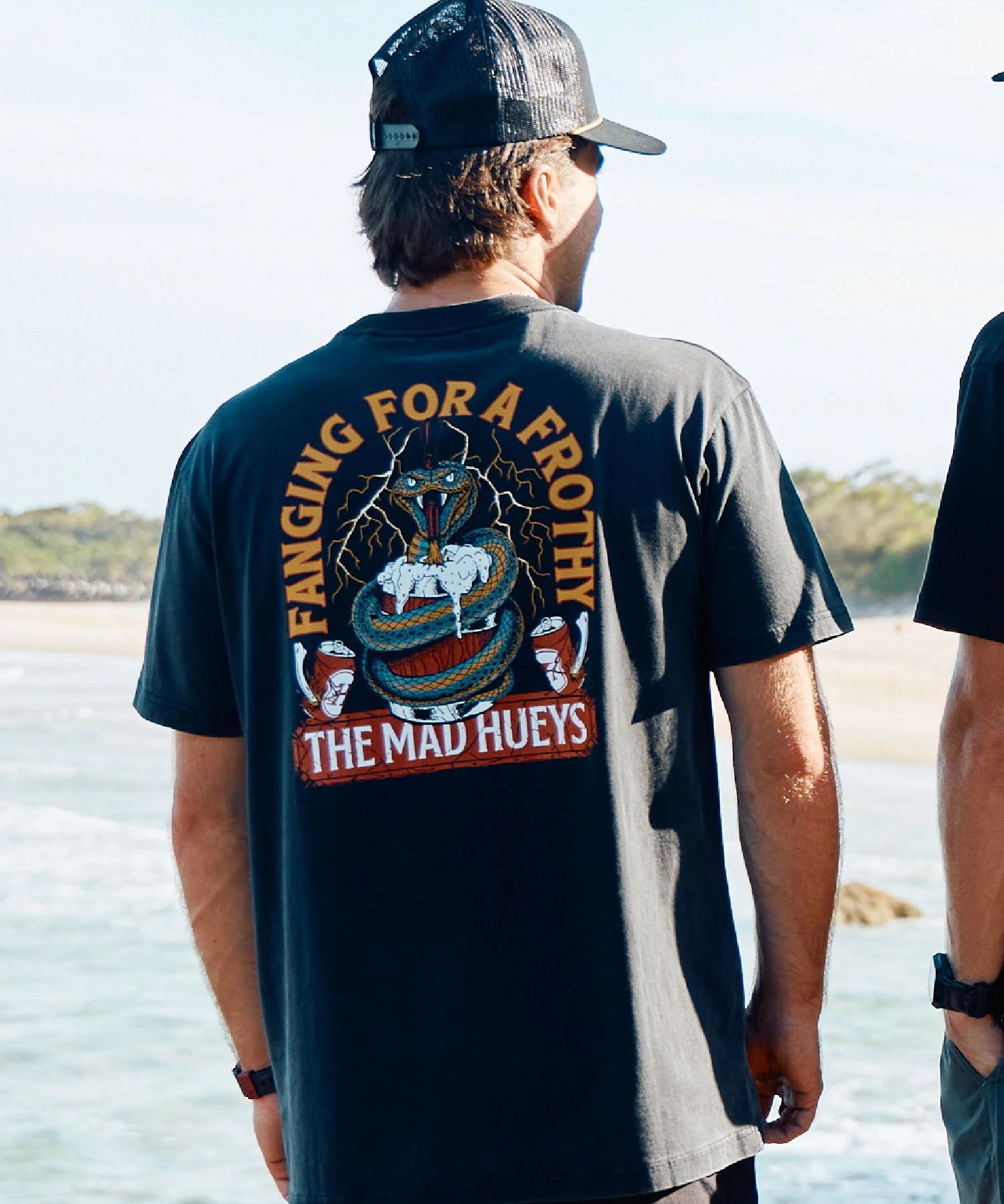 the-mad-hueys-fanging-keg-ss-tee-washed-black.webp