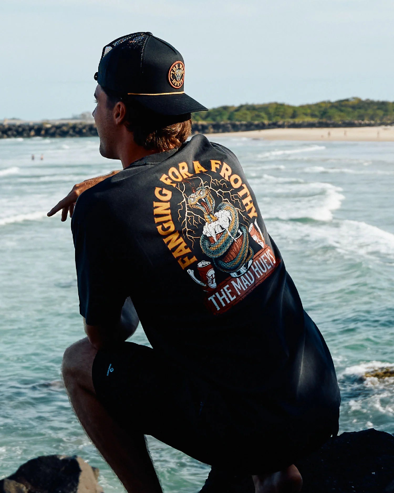 THE MAD HUEYS FANGING KEG SS TEE – WASHED BLACK