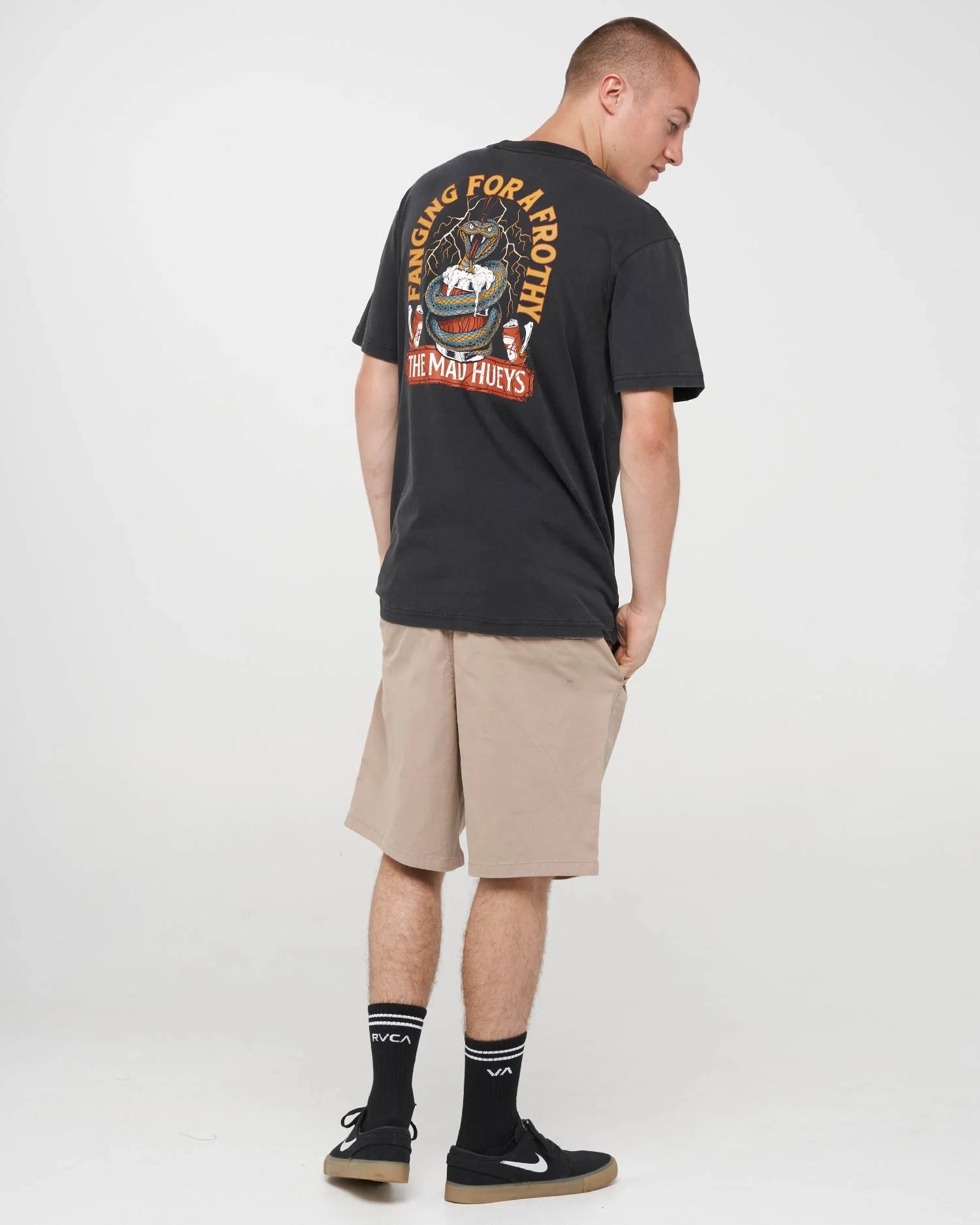 THE MAD HUEYS FANGING KEG SS TEE – WASHED BLACK