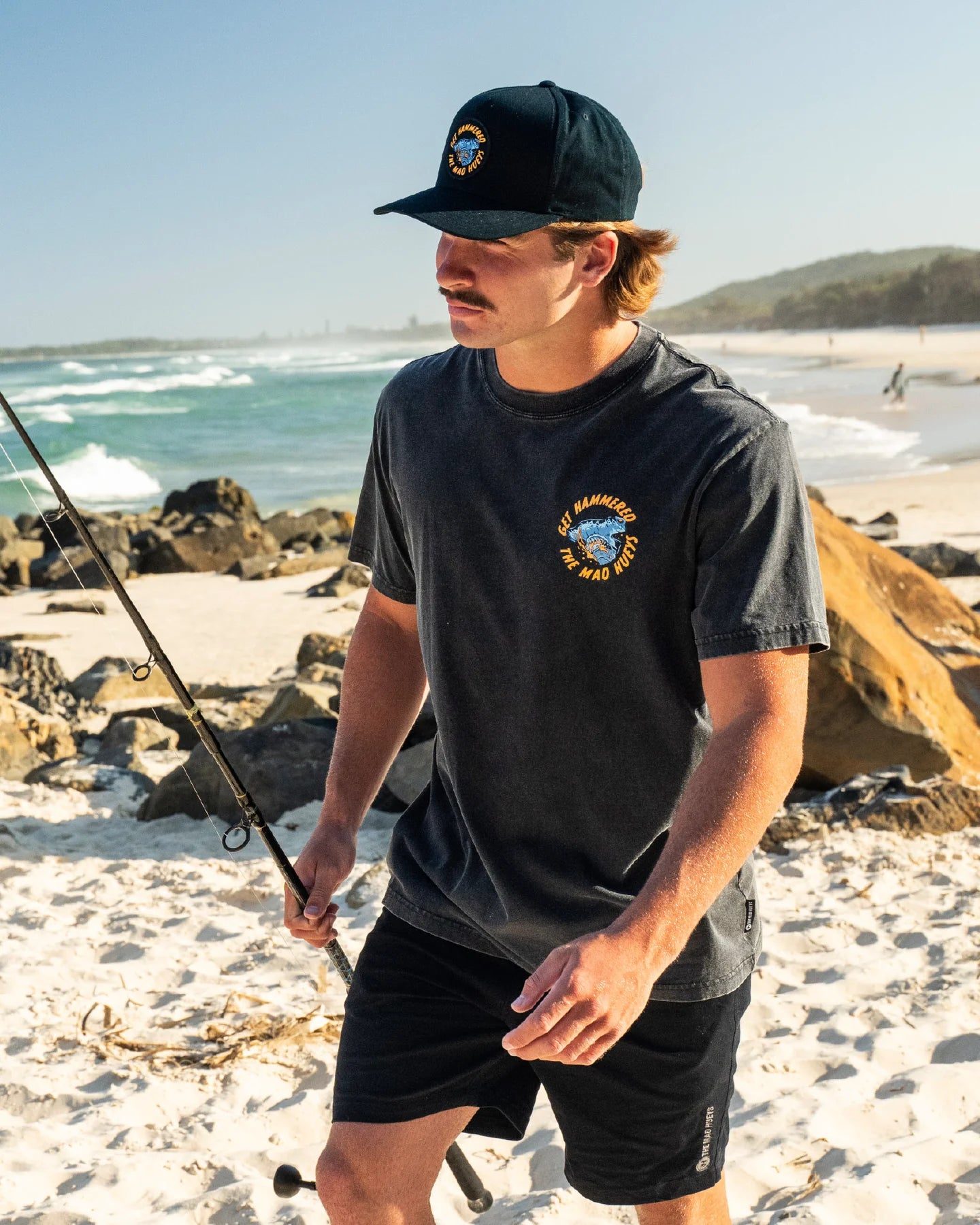 THE MAD HUEYS GET HAMMERED MENS SHORT SLEEVE T SHIRT GRAPHIC SURF TEE WASHED BLACK