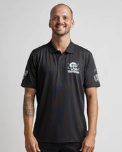 THE MAD HUEYS HITTIN FK ALL SS GOLF POLO – BLACK