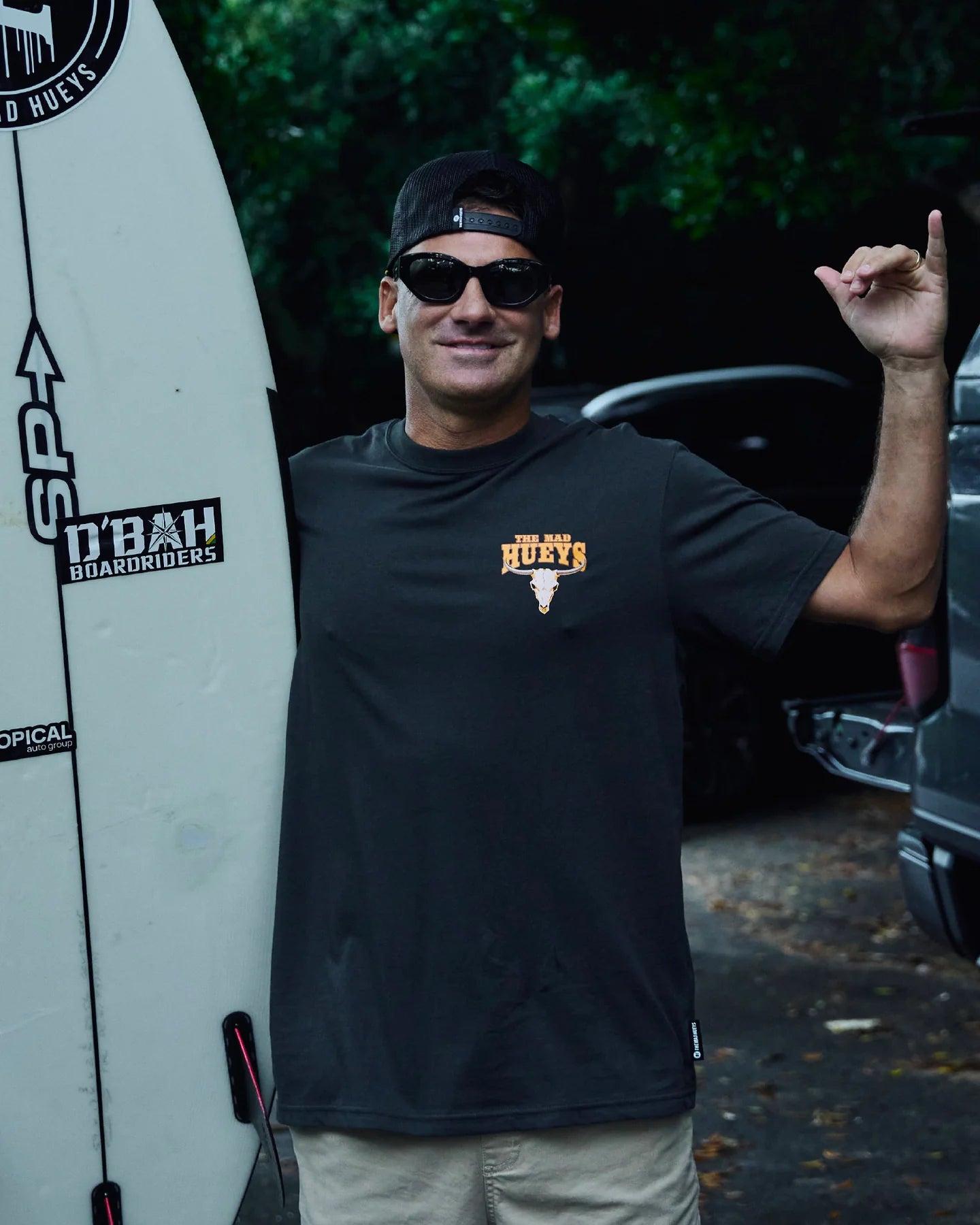 THE MAD HUEYS KEG KELLY MENS SHORT SLEEVE T SHIRT GRAPHIC SURF TEE VINTAGE BLACK