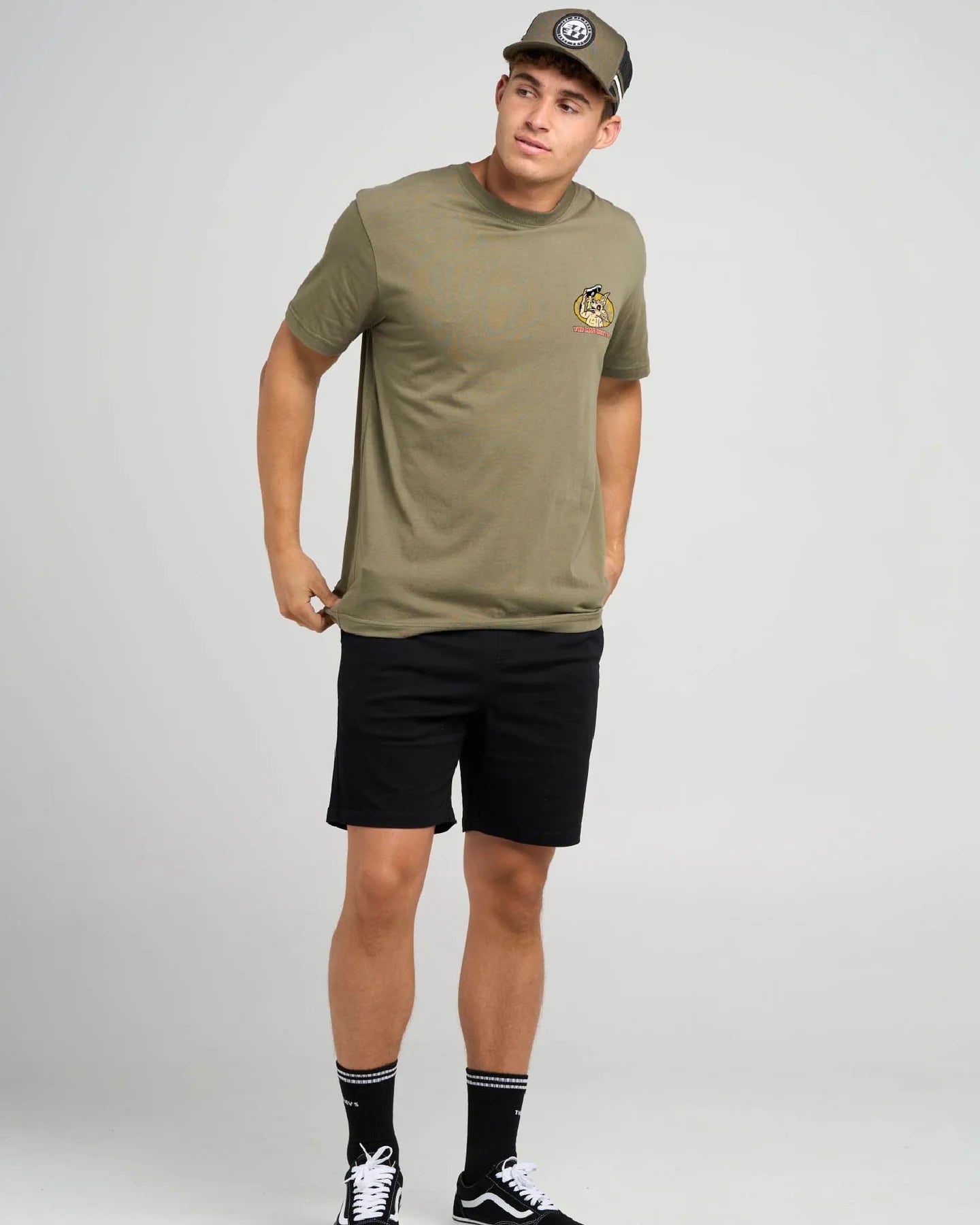 THE MAD HUEYS LESS BLUEYS T-SHIRT – OLIVE