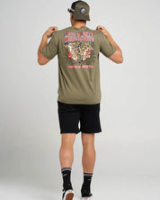 THE MAD HUEYS LESS BLUEYS T-SHIRT – OLIVE