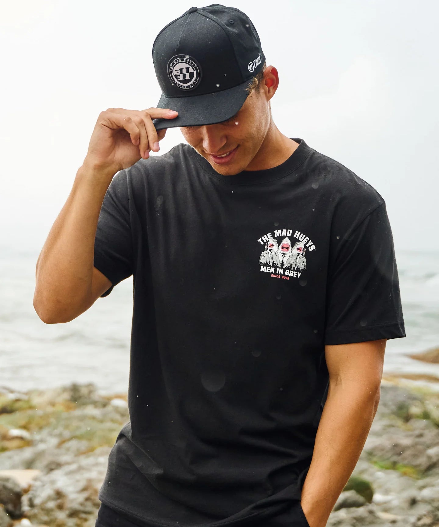 the-mad-hueys-men-in-grey-tshirt-black1.webp