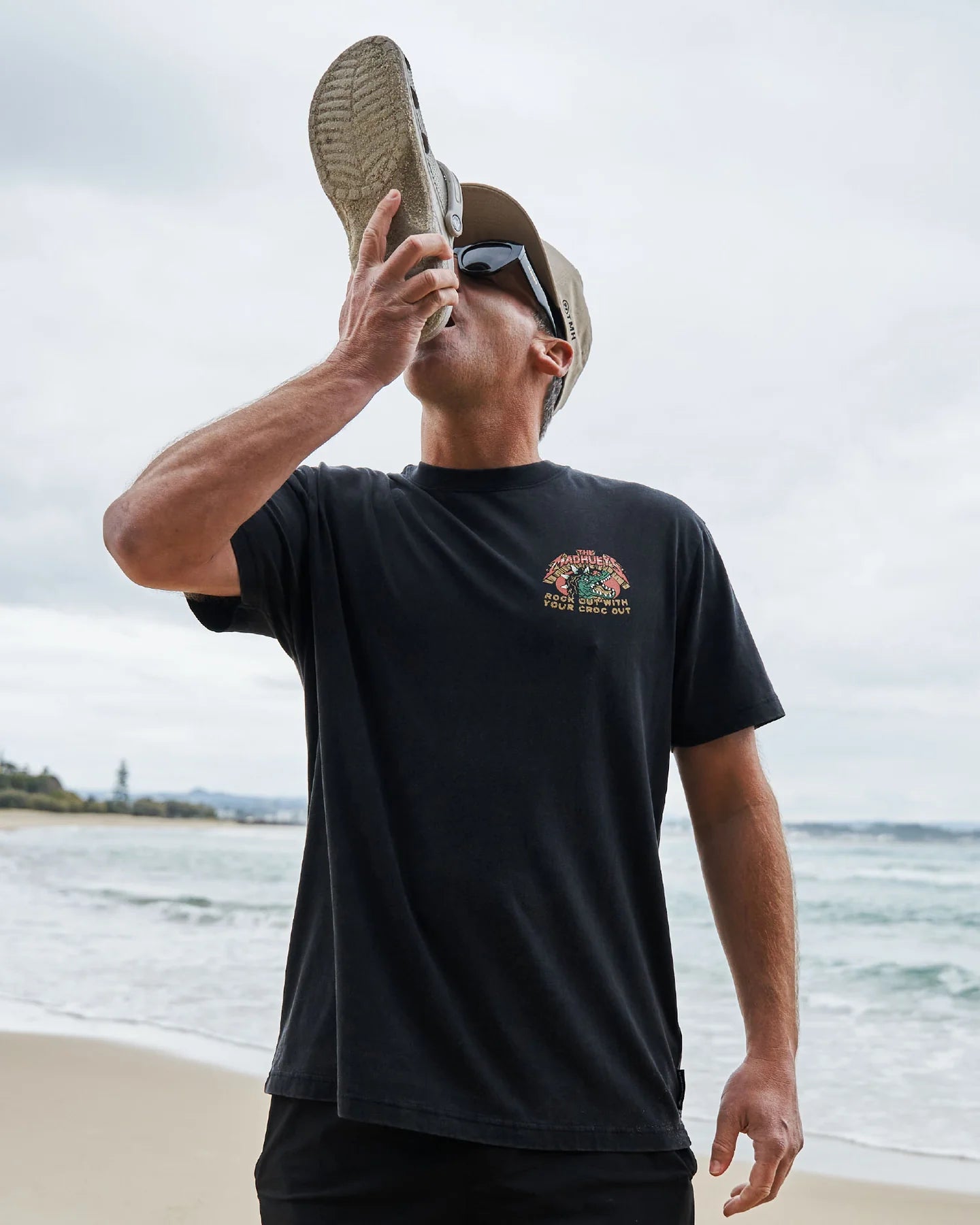 THE MAD HUEYS ROCK OUT T-SHIRT – WASHED BLACK