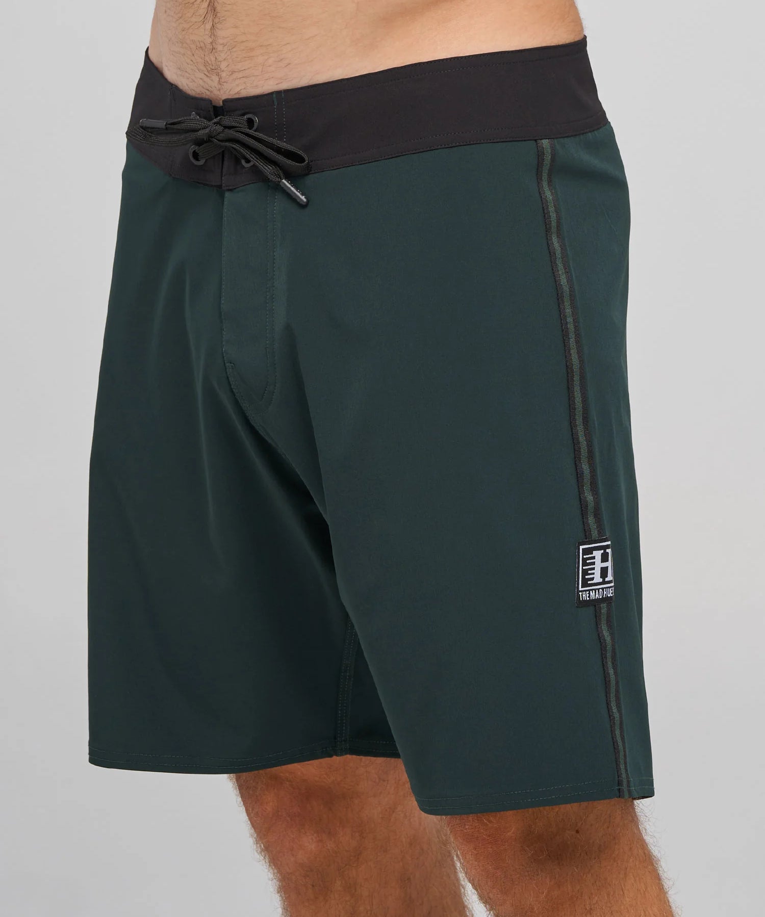 the-mad-hueys-send-it-18-boardshort-pine-green2.webp