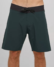 THE MAD HUEYS SEND IT 18" BOARDSHORT – PINE GREEN