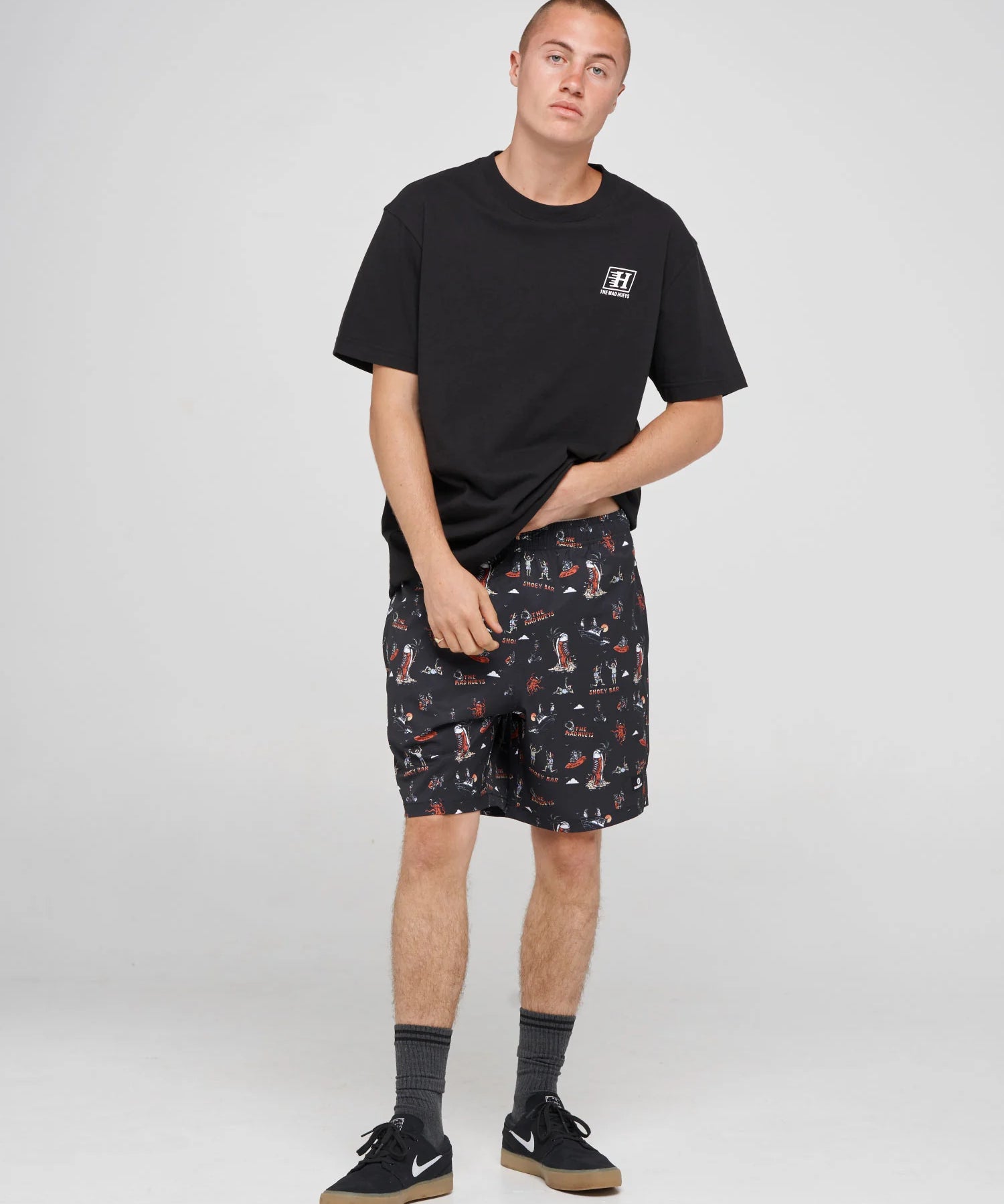 the-mad-hueys-shoey-bar-18-swim-volley-short-black1.webp