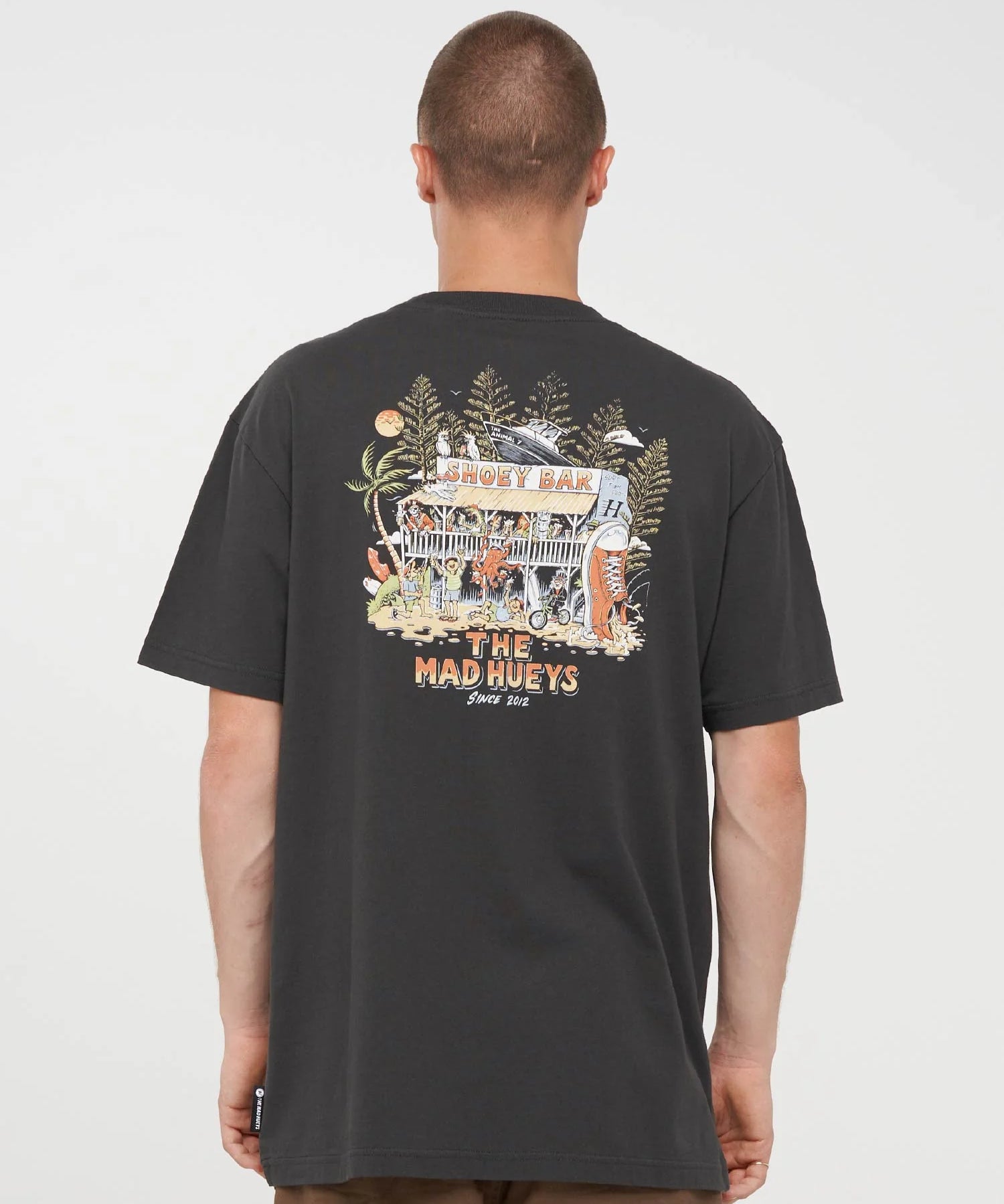 the-mad-hueys-shoey-bar-ss-tee-vintage-black.webp