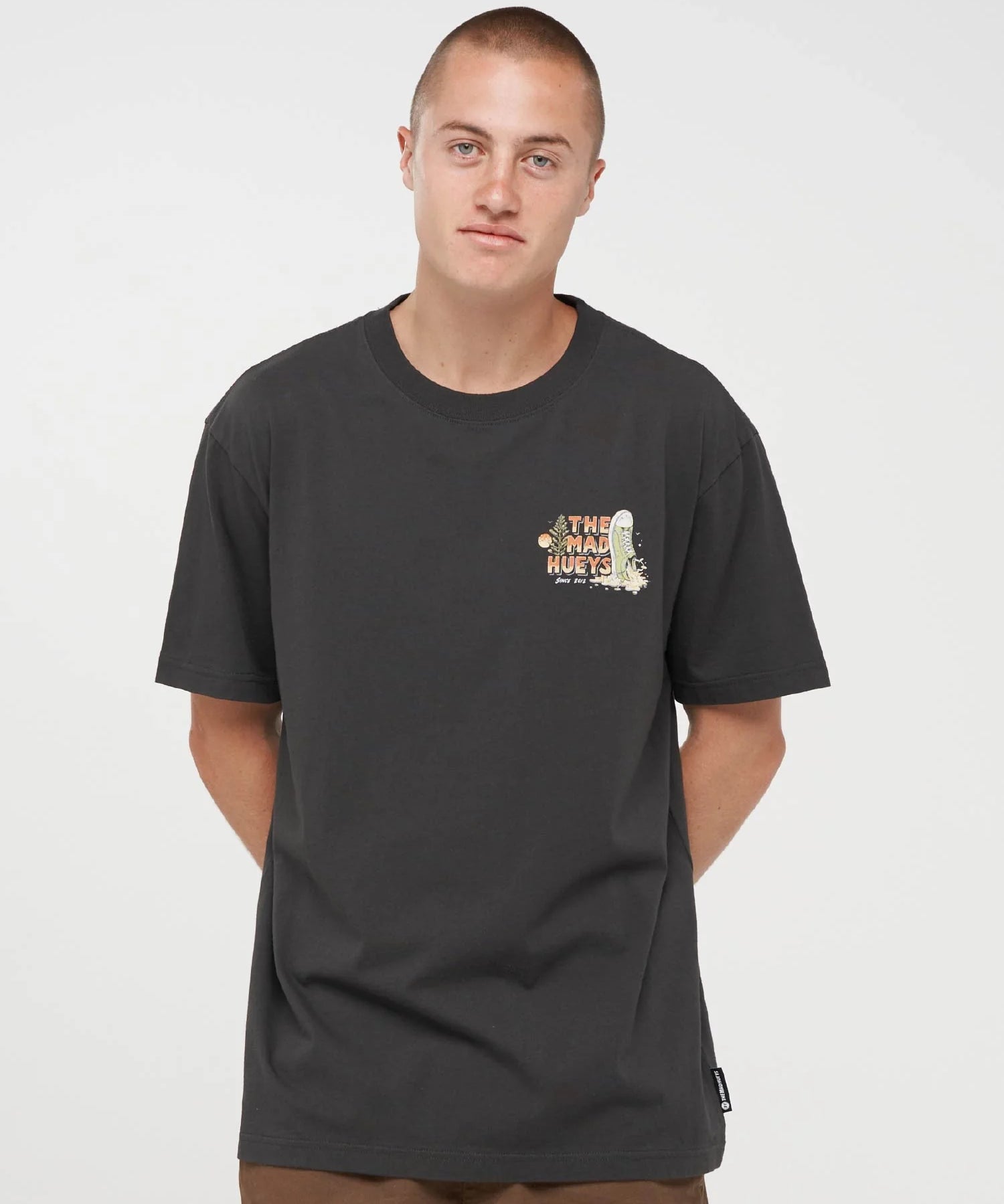 the-mad-hueys-shoey-bar-ss-tee-vintage-black1.webp