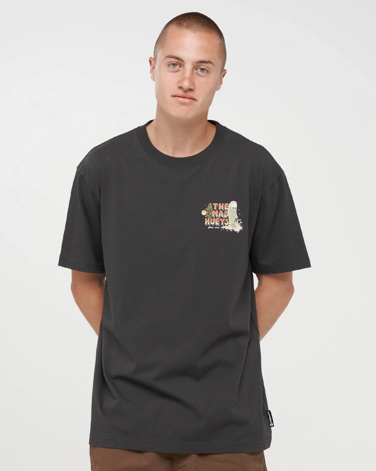 THE MAD HUEYS SHOEY BAR SS TEE – VINTAGE BLACK