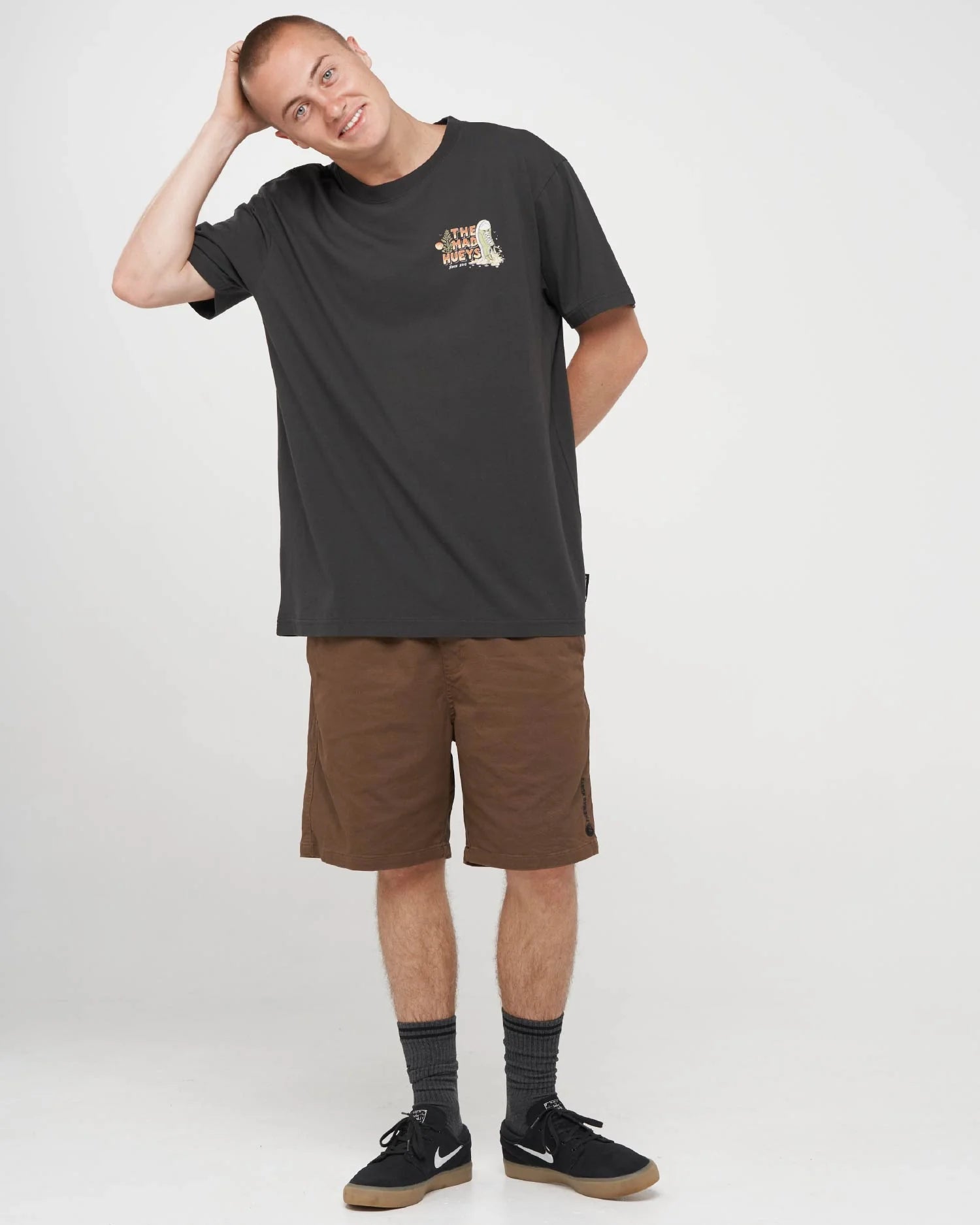 THE MAD HUEYS SHOEY BAR SS TEE – VINTAGE BLACK