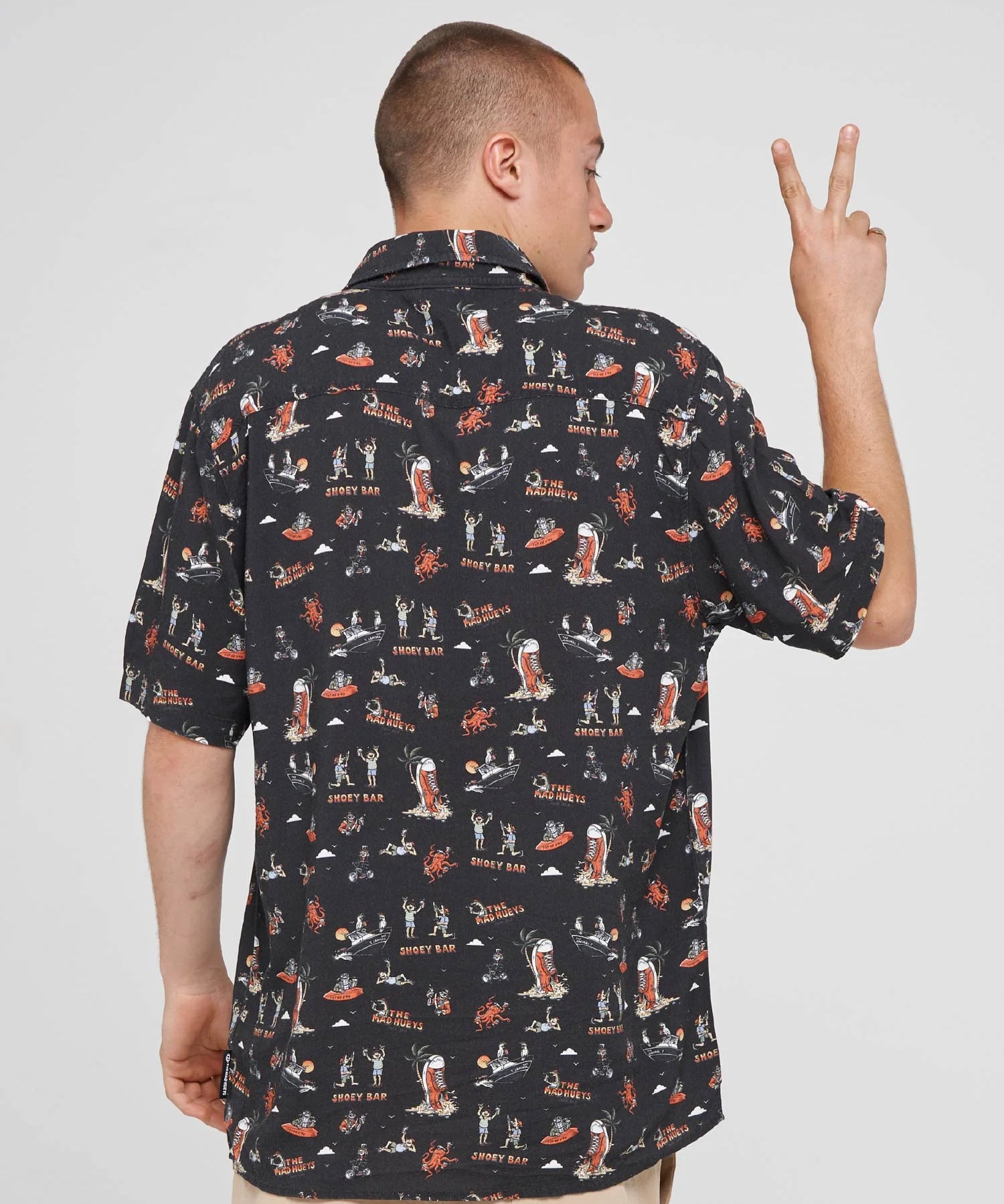 the-mad-hueys-shoey-bar-ss-woven-shirt-vintage-black1.webp