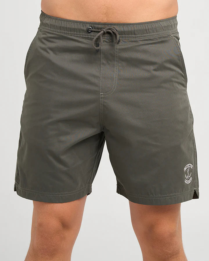 THE MAD HUEYS SKULL ANCHOR MENS 18 INCH VOLLEY SHORT ELASTIC WAIST SURF CHARCOAL