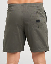 THE MAD HUEYS SKULL ANCHOR MENS 18 INCH VOLLEY SHORT ELASTIC WAIST SURF CHARCOAL