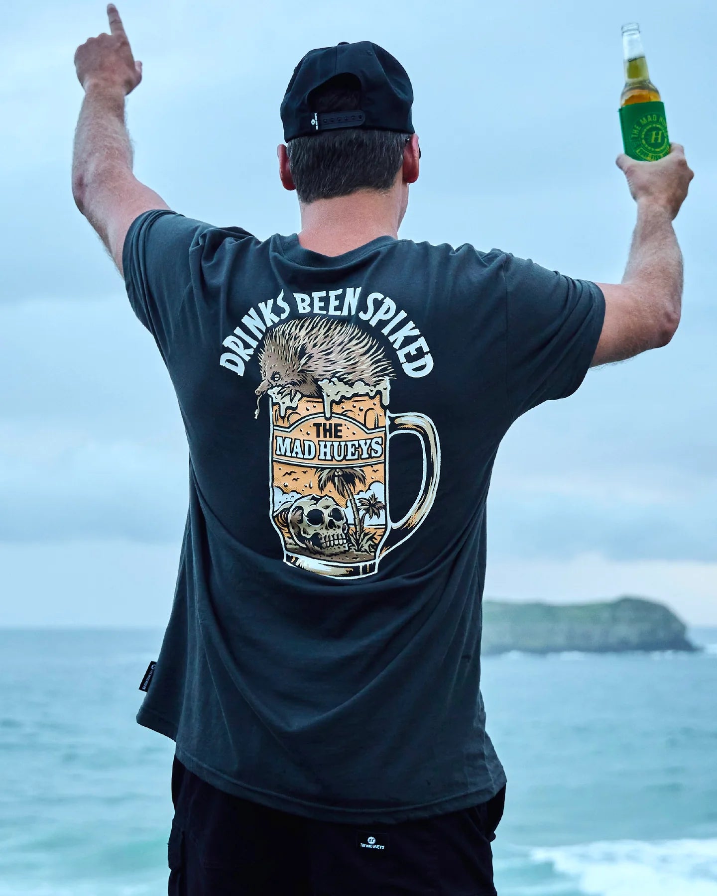 THE MAD HUEYS SPIKED DRINK MENS SHORT SLEEVE T SHIRT GRAPHIC SURF TEE VINTAGE BLACK