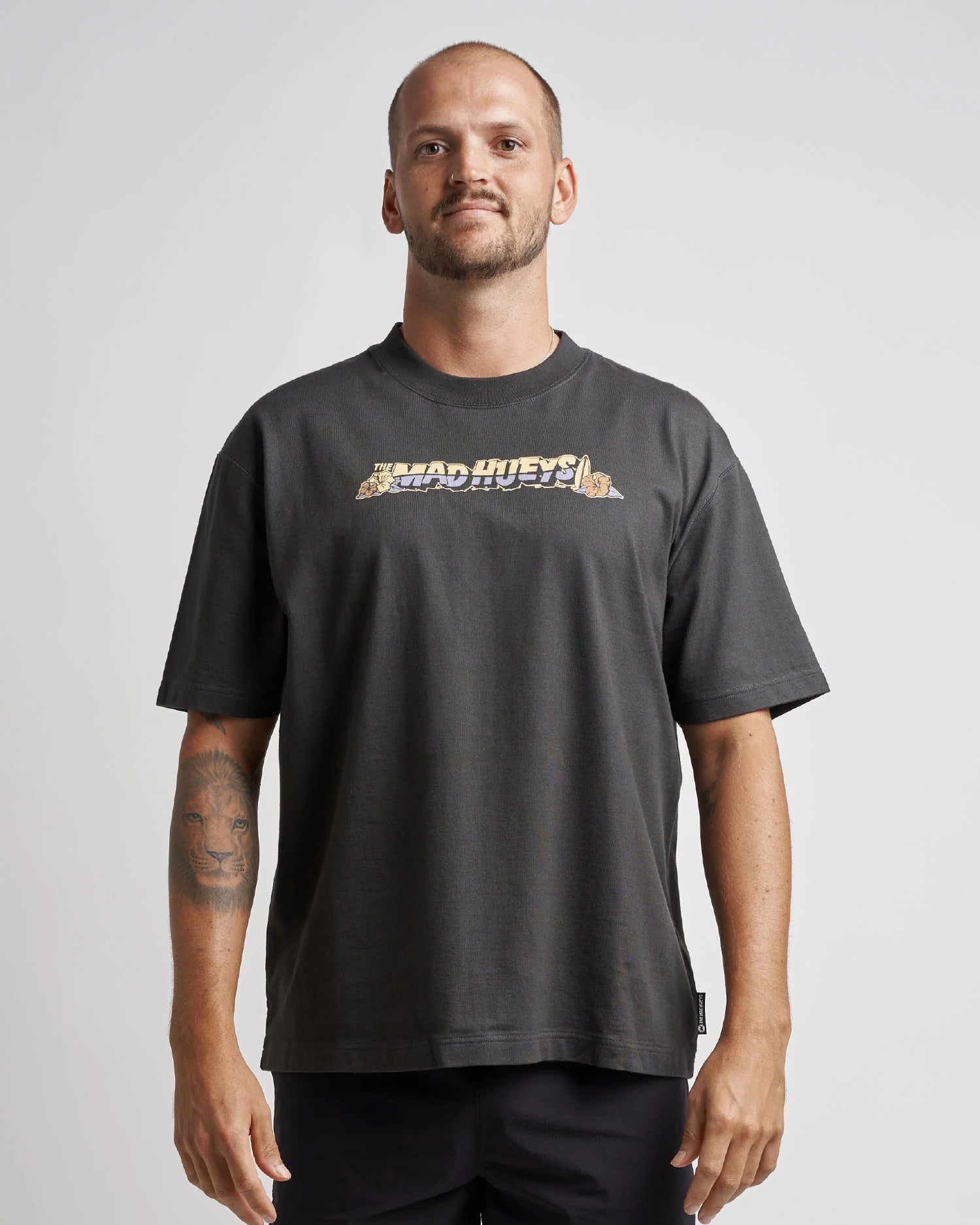 THE MAD HUEYS SURFING HUEYS OVERSIZED SS TEE – VINTAGE BLACK