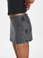THRILLS HAILEY MINI SKIRT WOMENS MID LOW RISE DENIM Y2K FIT – SMOKED RIB