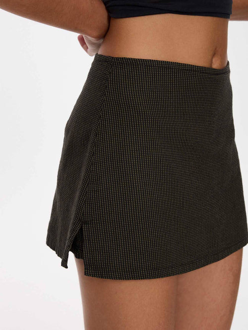 LOST CONTROL MID RISE SKORT