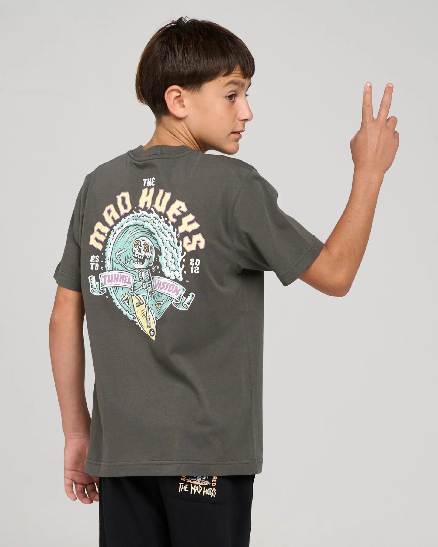 THE MAD HUEYS TUNNEL VISION YOUTH FISHING TEE CHARCOAL COTTON KIDS SURF TSHIRT